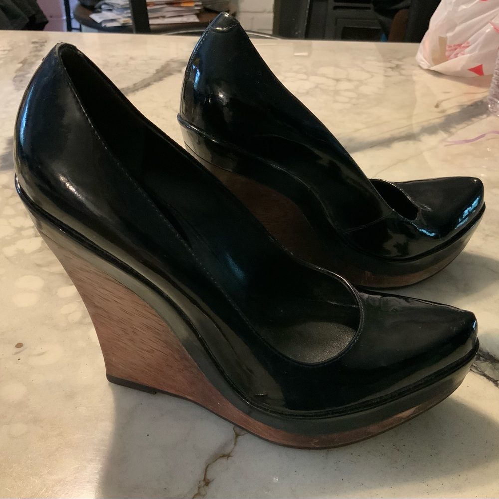 ALDO BLACK SHINY WEDGE SZ 6B
